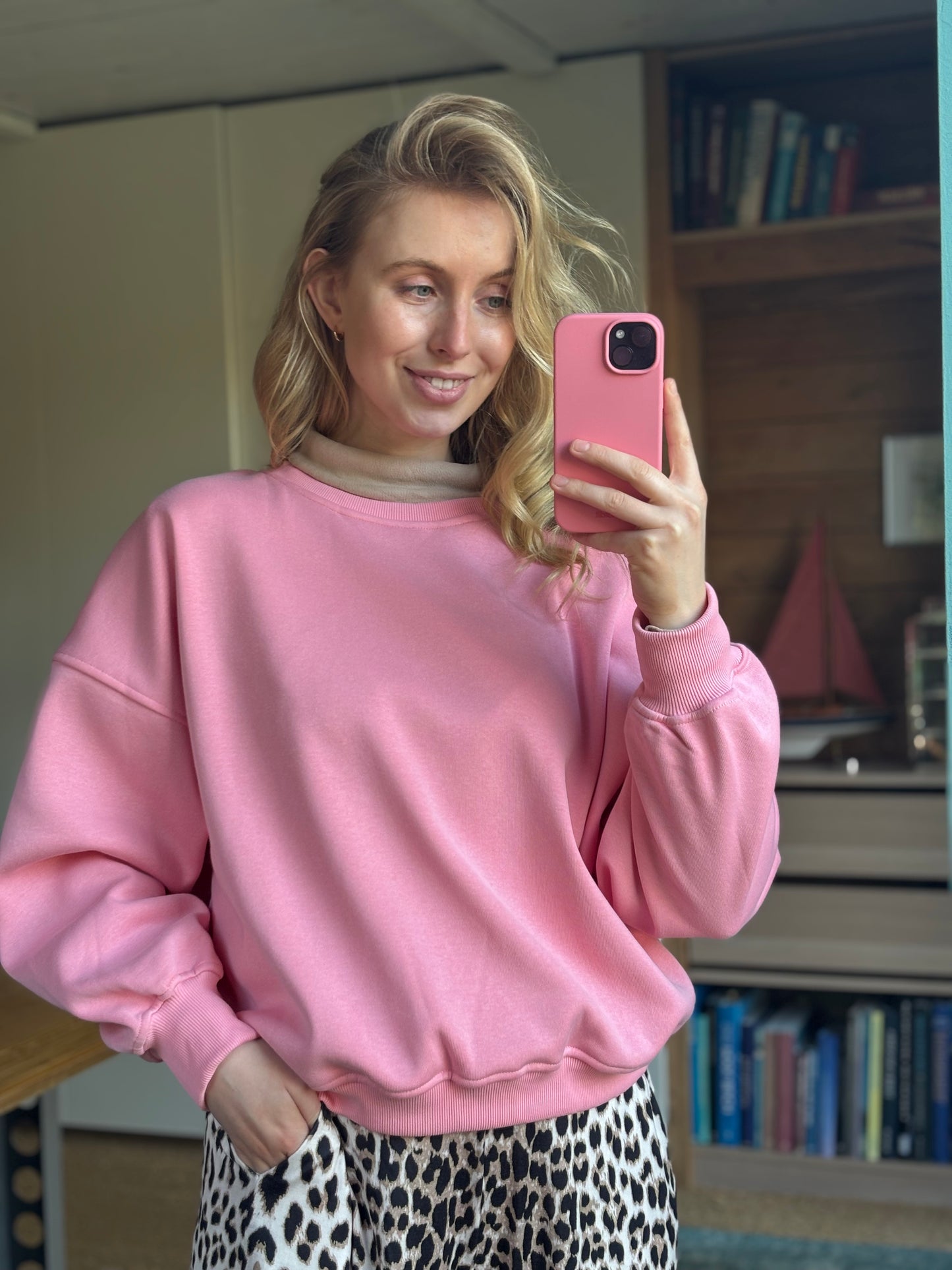 Sweatshirt: Millionways