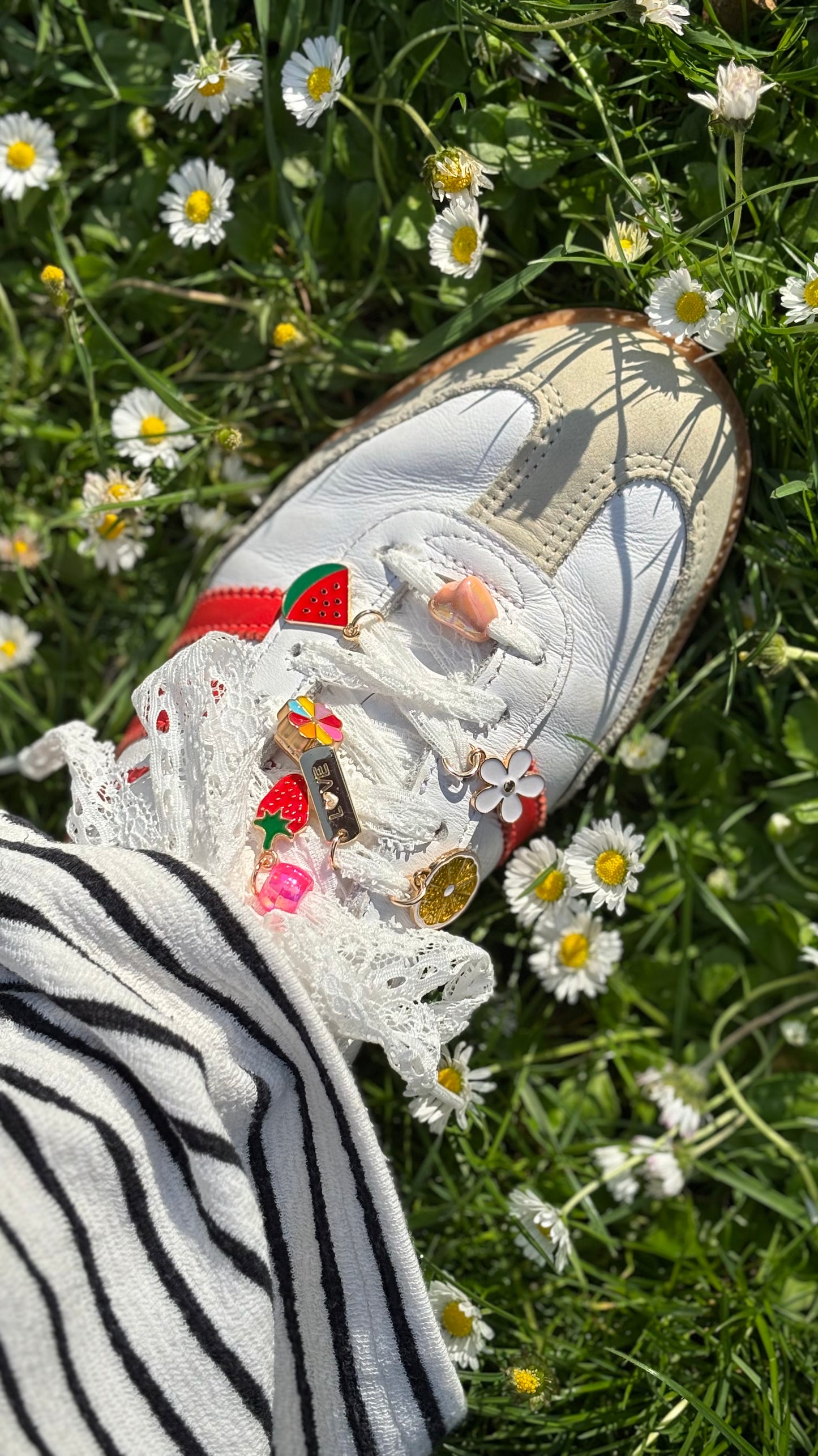 Shoe Laces: White Fruity