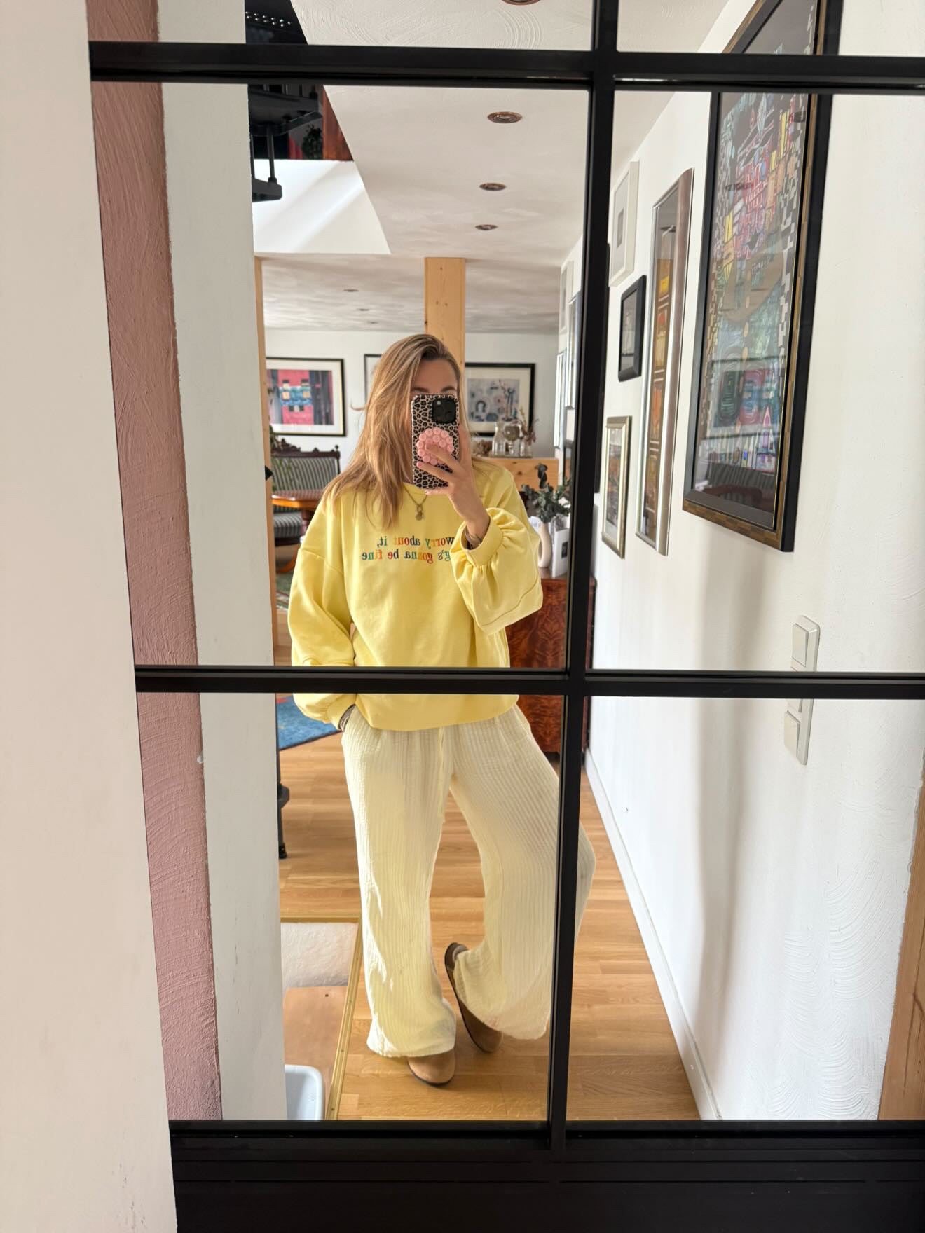 Sweatshirt: Don't Worry