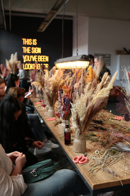 EVENING WORKSHOP - Trockenblumenbouquet Workshop 25hours Hotel Frankfurt The Goldman 08.11.2025 18:00 Uhr